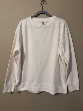 NWT- ZELLA Cozy Long Sleeve exposed hem Tee shirt, White, Medium